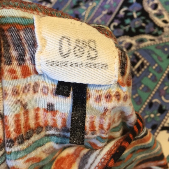 5/$20💕 Patterned Crop Top 🌈 - Picture 2 of 2